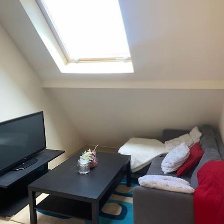 Studio Meuble Dans Une Maison Limay Екстер'єр фото
