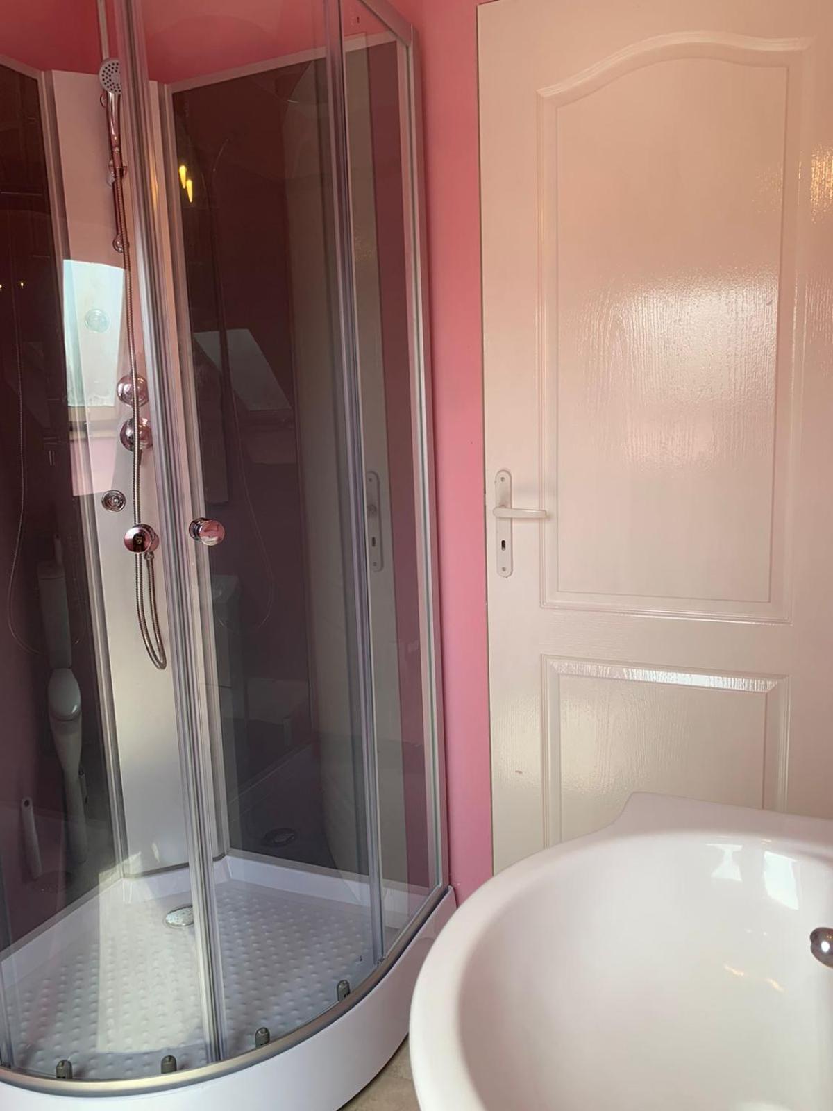 Studio Meuble Dans Une Maison Limay Екстер'єр фото