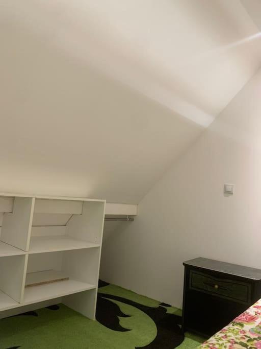 Studio Meuble Dans Une Maison Limay Екстер'єр фото